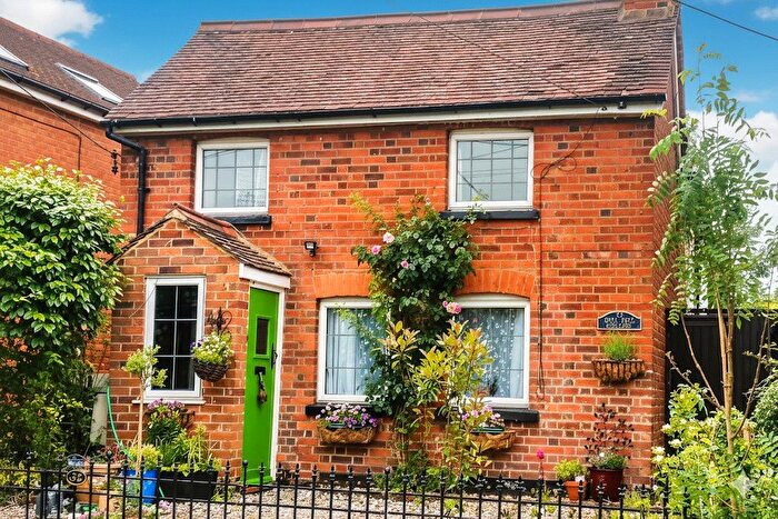 4 Bedroom Detached House For Sale In Windmill Road, Mortimer Common, Reading, Berkshire, RG7