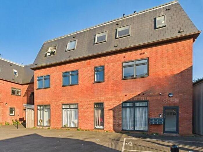 1 Bedroom Flat To Rent In Addlestone, Surrey, KT15