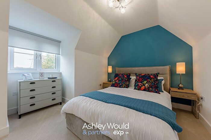 3 Bedroom Semi Detached House For Sale In Sheldon Drive, Birmingham, B31