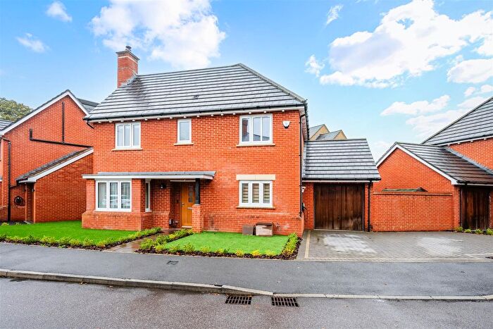 3 Bedroom Detached House For Sale In Glanville Way, Epsom, KT19