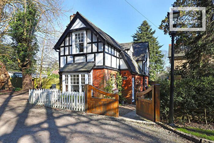 3 Bedroom Detached House To Rent In Forest Side, Epping, CM16