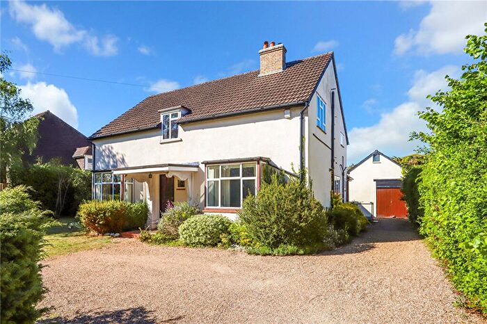 4 Bedroom Detached House For Sale In Waverley Lane, Farnham, Surrey, GU9