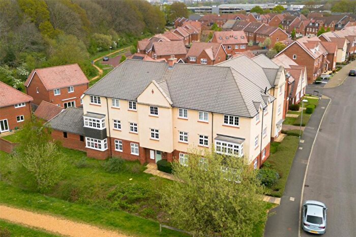 2 Bedroom Apartment For Sale In Falcon Way, Bracknell, Berkshire, RG12