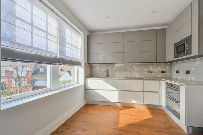3 Bedroom Flat To Rent In Fortis Green Road, Muswell Hill, London, N10