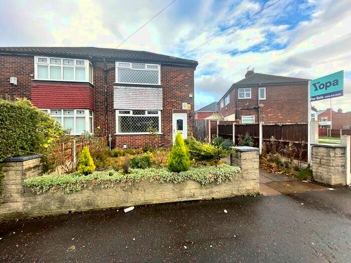 Houses for sale & to rent in M40 0HB, Brentnor Road, Charlestown Manchester