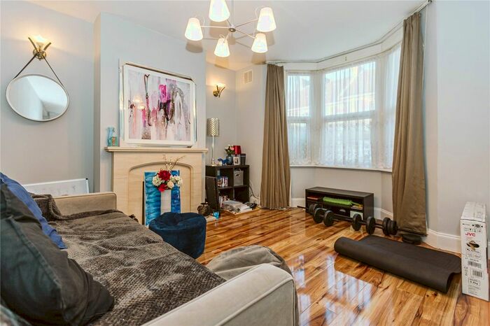 3 Bedroom End Of Terrace House To Rent In Charlton Road, Kingswood, Bristol, BS15