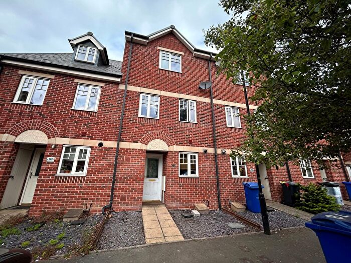 4 Bedroom Property To Rent In Caroline Court, Burton-On-Trent, DE14