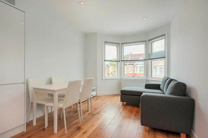 2 Bedroom Flat To Rent In Kings Road, Willesden Green, NW10