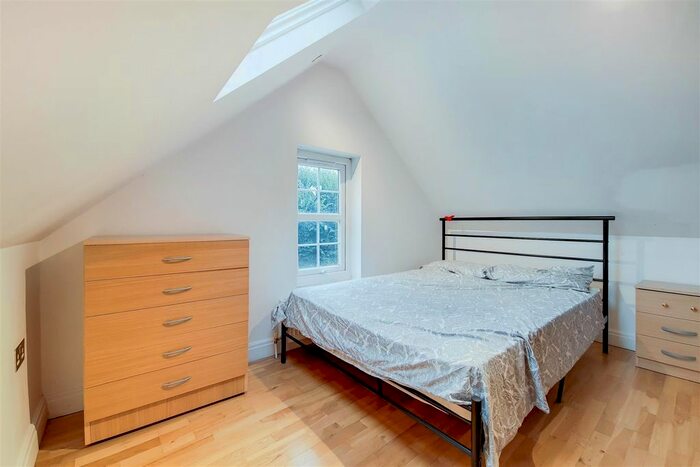 3 Bedroom Flat To Rent In Finchley Road, London, NW2