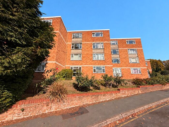 2 Bedroom Flat For Sale In Woking, GU22