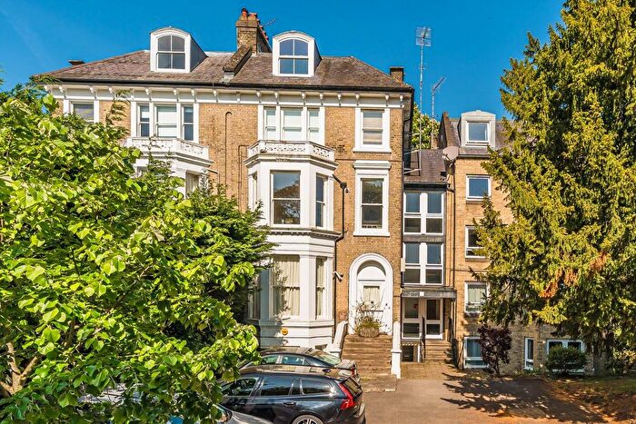 2 Bedroom Flat To Rent In Cambridge Park, St Margarets, TW1