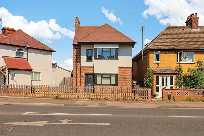 3 Bedroom Detached House For Sale In Elizabeth Way, Cambridge, CB4