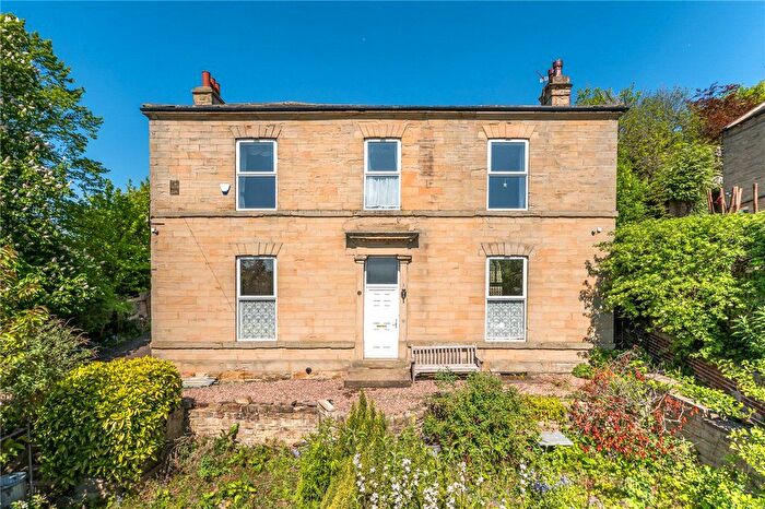 3 Bedroom Detached House For Sale In Soothill Lane, Soothill, Batley, West Yorkshire, WF17