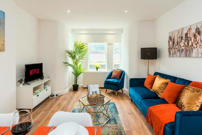2 Bedroom Flat To Rent In Broad Green, London, CR0