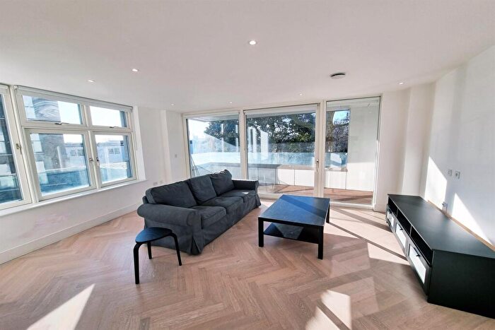 2 Bedroom Apartment To Rent In Jewel House, N7