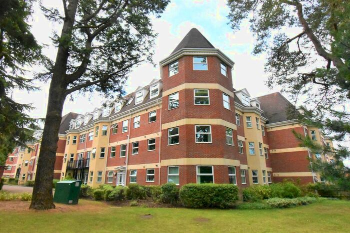 2 Bedroom Flat To Rent In Heathcote Road, Camberley, GU15