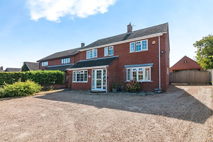 4 Bedroom Detached House For Sale In Sun Road, Broome, Bungay, NR35
