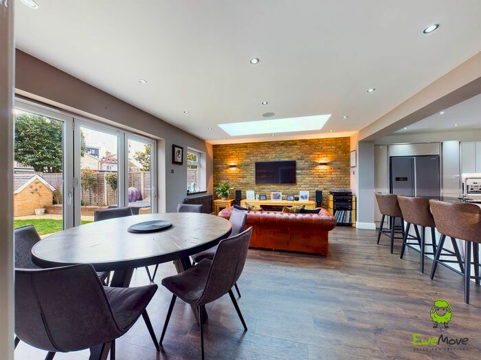 3 Bedroom Semi Detached House For Sale In Selsey Crescent, Welling, DA16