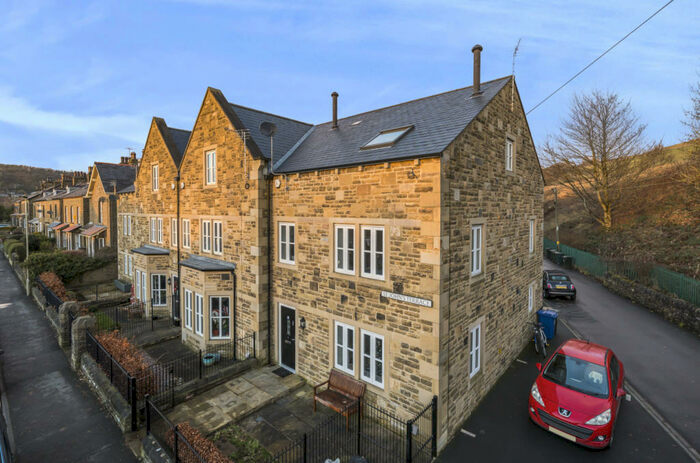4 Bedroom End Of Terrace House For Sale In St. Johns Terrace, Settle, North Yorkshire, BD24