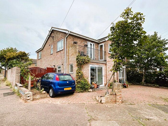 2 Bedroom House For Sale In Western Avenue, Felixstowe, IP11