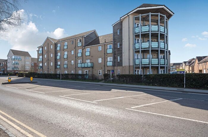 2 Bedroom Flat For Sale In Daimler Drive, Dunstable, Bedfordshire, LU6