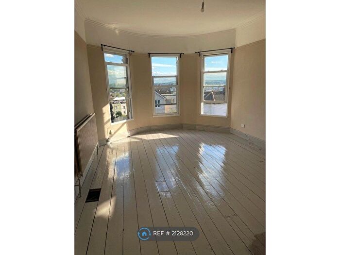 3 Bedroom Flat To Rent In Cromwell Road, Bristol, BS6