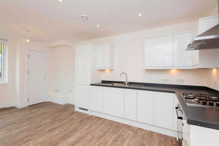2 Bedroom Flat To Rent In Coombe Lane, London, SW20