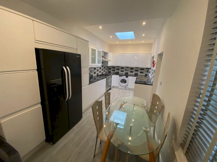 7 Bedroom Terraced House To Rent In Rusholme Place, Rusholme, Manchester, M14