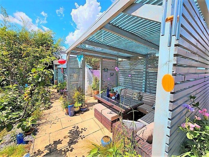 2 Bedroom Detached Bungalow For Sale In Bright Road, Oakdale, Poole, BH15