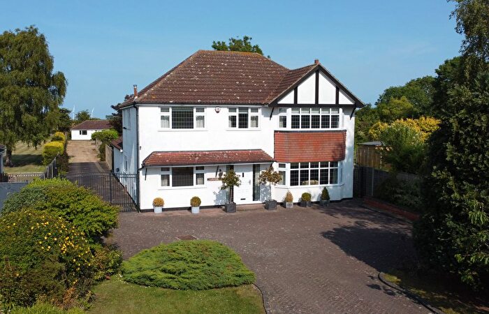 6 Bedroom Detached House For Sale In Tetney Lane, Holton-Le-Clay, DN36
