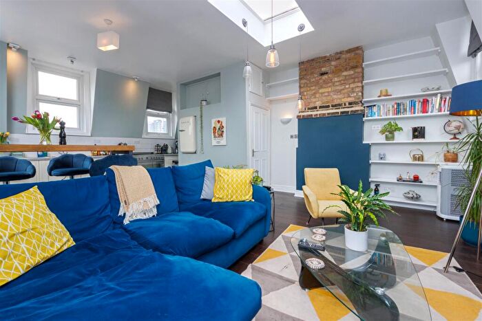 2 Bedroom Flat For Sale In Kingsford Street, Gospel Oak, NW5