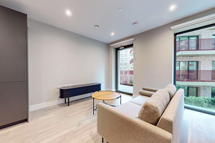 Studio To Rent In B, Heygate Street, London, SE17