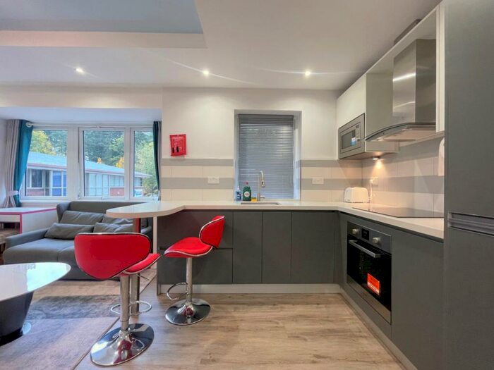 1 Bedroom Apartment To Rent In Dukes Ride, Crowthorne, RG45