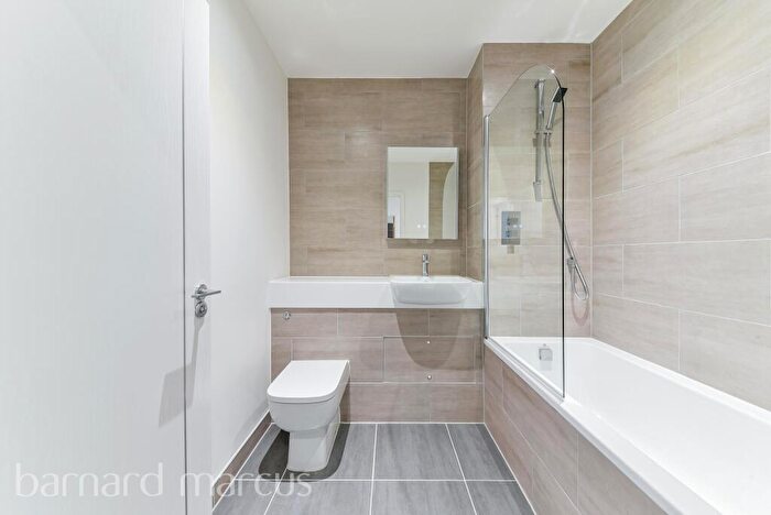 2 Bedroom Apartment To Rent In High Road, Whetstone, N20
