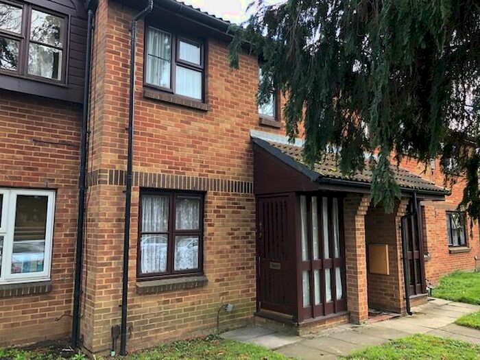 1 Bedroom Maisonette To Rent In Merrivale Mews, Tavistock Road, Yiewlsey, UB7