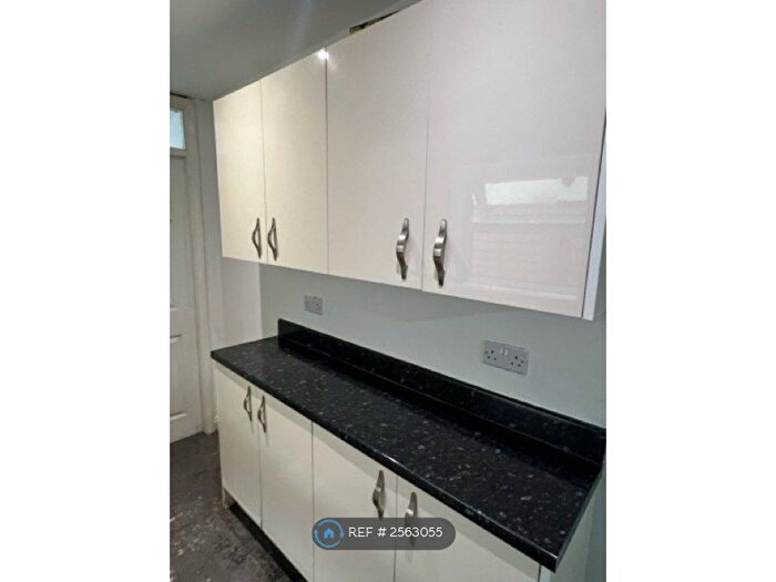 4 Bedroom Terraced House To Rent In Albert Street, Burton-On-Trent, DE14