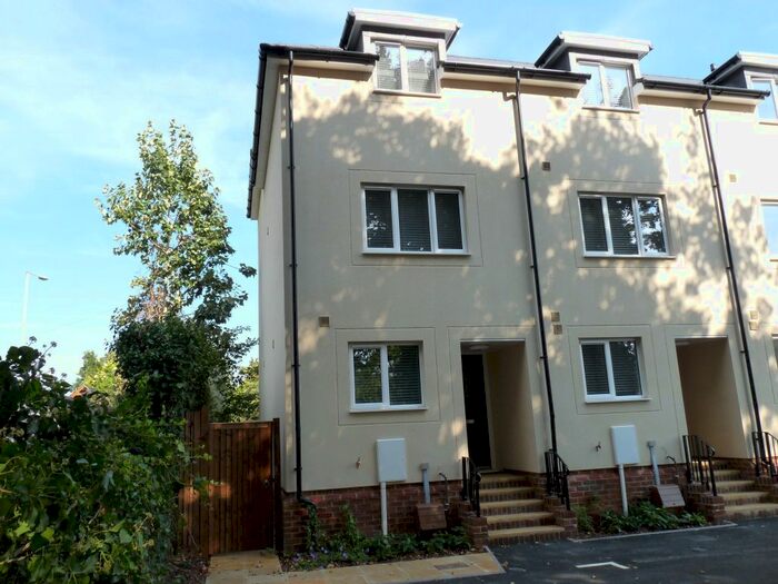 4 Bedroom Town House To Rent In Tekram Close, Edenbridge, TN8