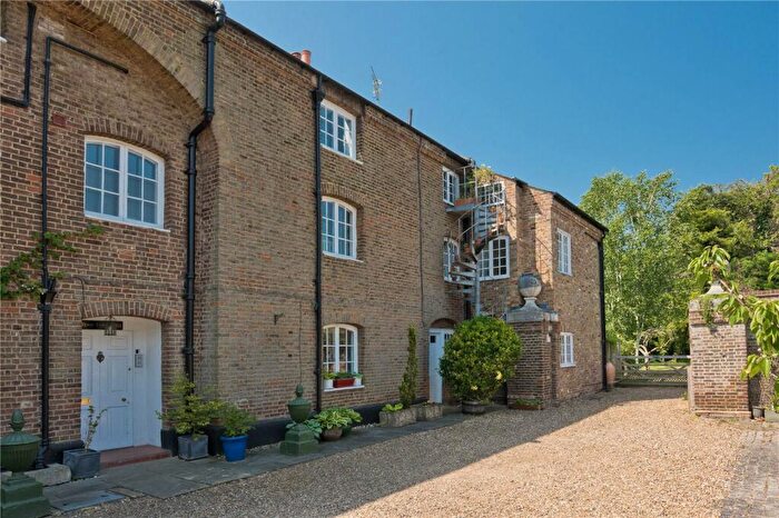 5 Bedroom Semi-Detached House To Rent In Home Farm Close, Esher, Surrey, KT10