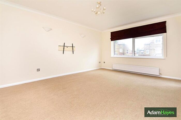 2 Bedroom Apartment To Rent In Athenaeum Road, Whetstone, N20