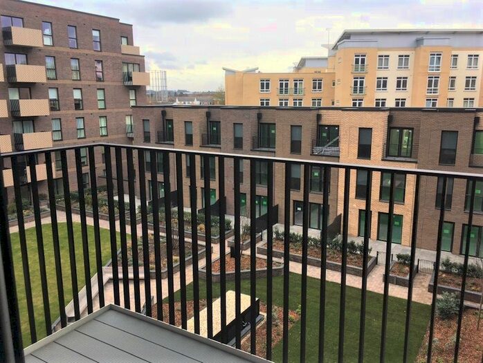 1 Bedroom Flat To Rent In Bakers Yard West, Carraway Street, Reading, RG1