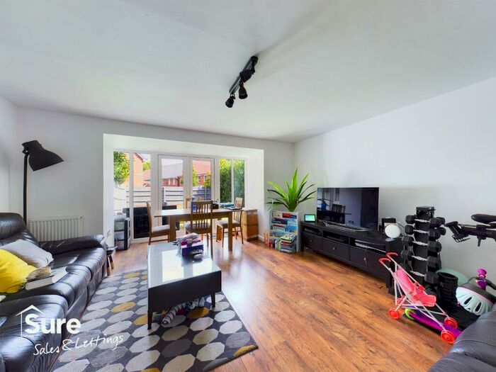 4 Bedroom Semi-Detached House To Rent In Admiral Avenue, Hemel Hempstead, Hertfordshire, HP2