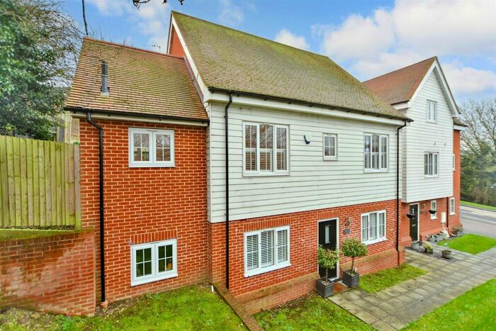 4 Bedroom Detached House For Sale In Rochester Road, Cuxton, Rochester, Kent, ME2