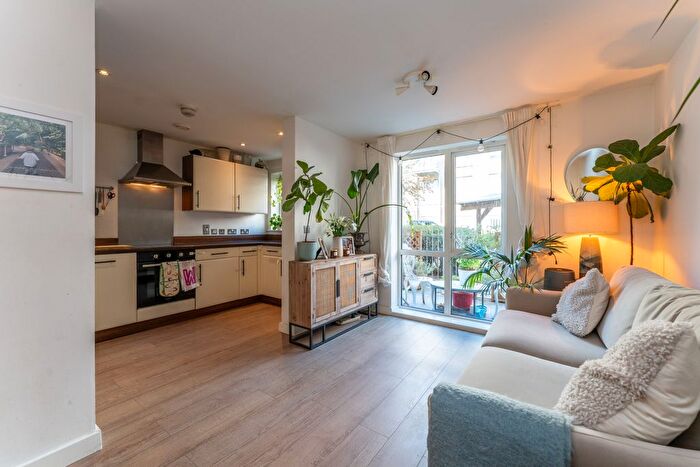 1 Bedroom Flat For Sale In Princes Close, London, N4