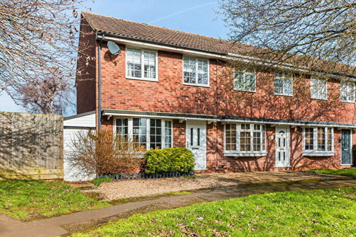 3 Bedroom End Of Terrace House For Sale In Sussex Drive, Banbury, OX16