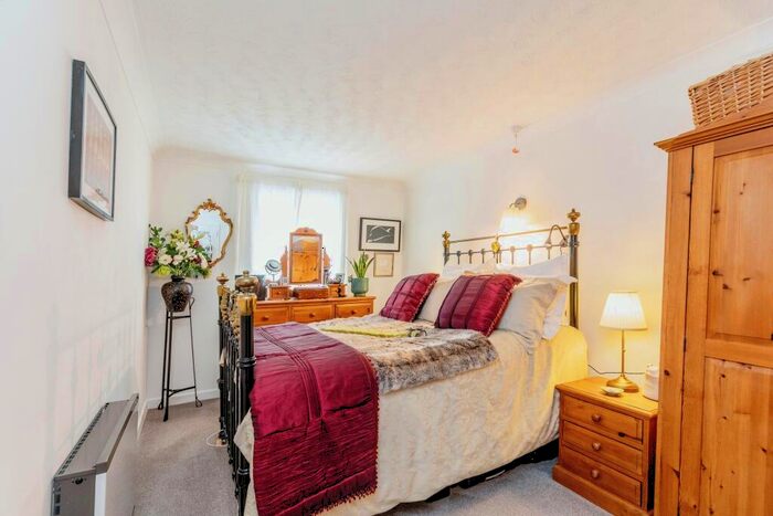 1 Bedroom Flat For Sale In Knightstone Road, Weston-super-Mare, Somerset, BS23