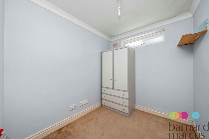 2 Bedroom Flat For Sale In Faber Gardens, London, NW4