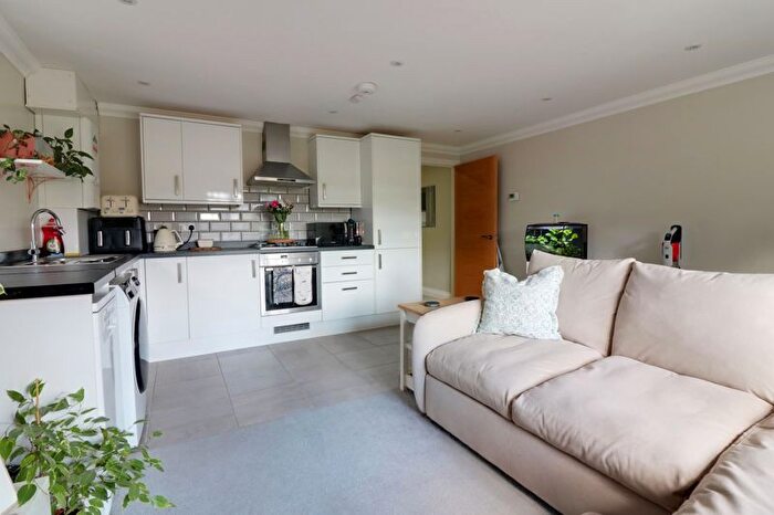 3 Bedroom Maisonette To Rent In Forest Road, Denmead, Waterlooville, PO7