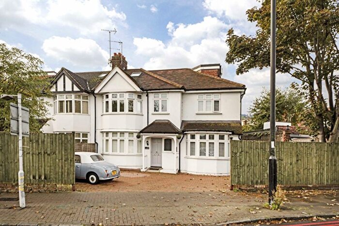 2 Bedroom Flat To Rent In Whitton Road, Twickenham, TW1