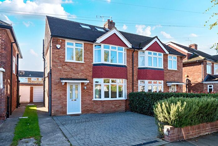 4 Bedroom Semi Detached House For Sale In Gaston Way, Shepperton, TW17