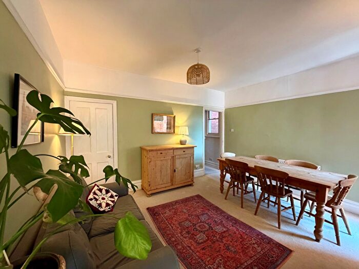 3 Bedroom Semi-Detached House To Rent In Woolhope Road, Worcester, WR5